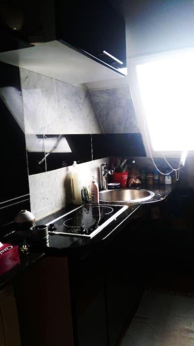 Studette Equipee Pour 1 Pers- 8 Eme Arr Appartement *