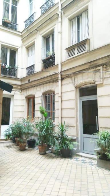 Studette Equipee Pour 1 Pers- 8 Eme Arr Appartement